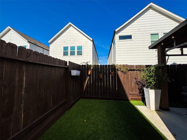 Building Photo - 4402 Bora Bora Ln