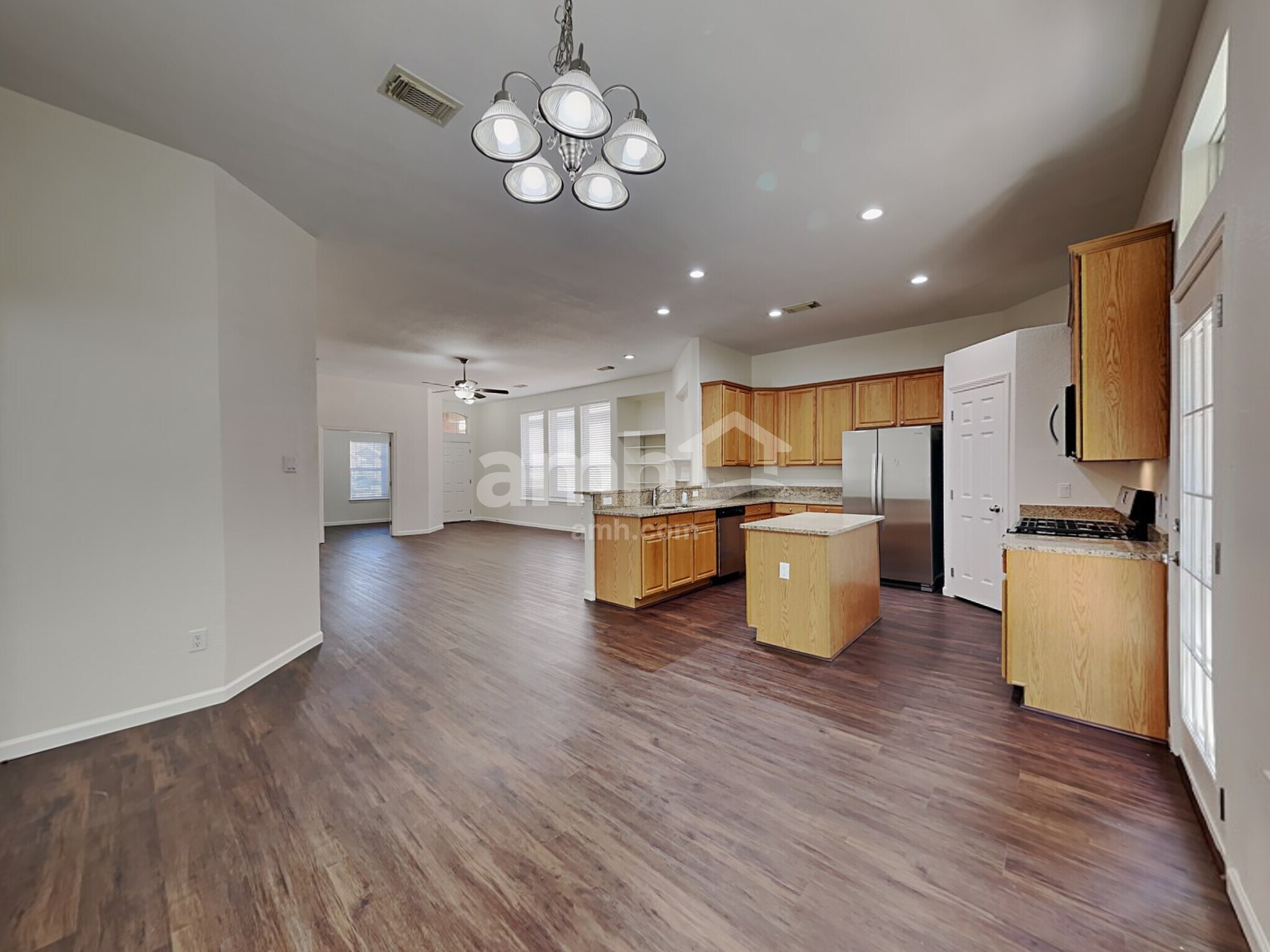 Building Photo - 2313 Highland Crossing Dr