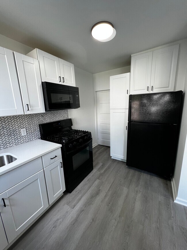 Building Photo - 933 McDowell Ave