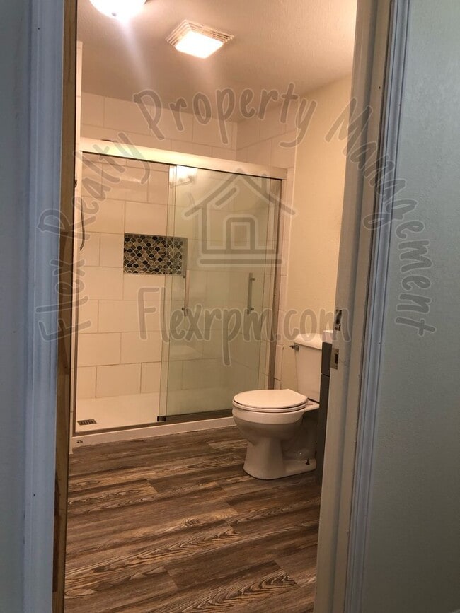 Building Photo - West Side Town Home - Sylvania Schools!!!