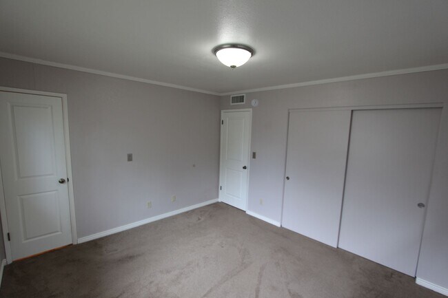 Building Photo - Single-Level Home with Mt. Elden Views & Trail Access