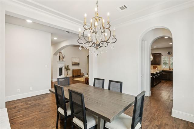 Building Photo - 204 Chisholm Trail