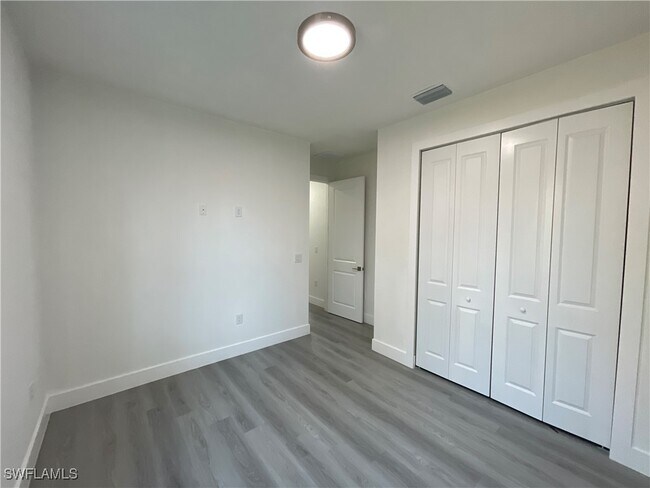 Building Photo - 829 Gillian Ave