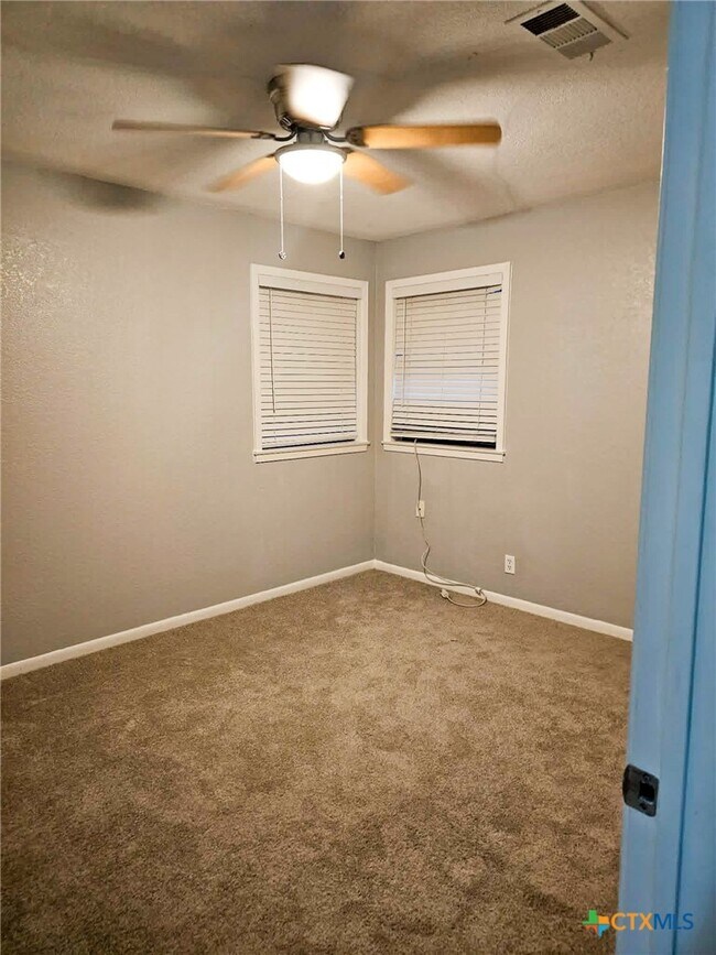 Building Photo - 2506 Bluejay Dr