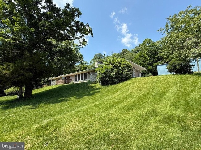 Building Photo - 7697 Hedgesville Rd