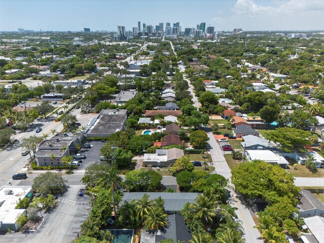 Building Photo - 301 NE 15th St