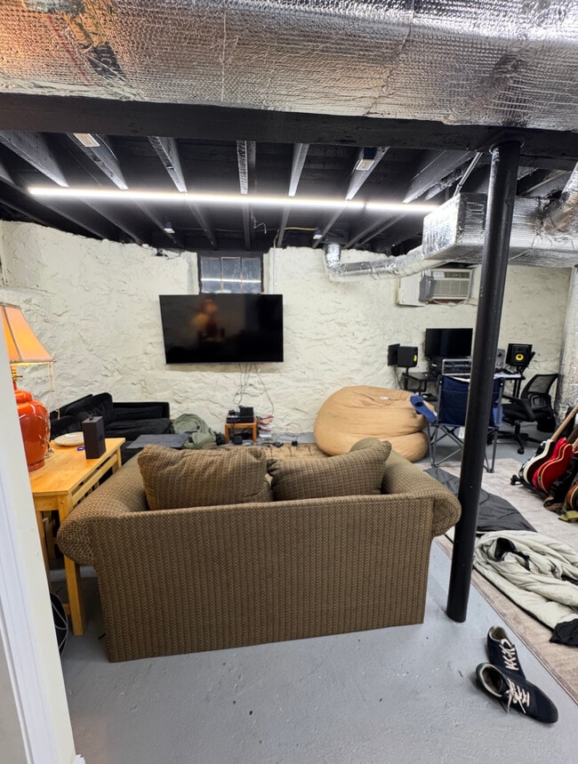 Building Photo - 18 Sawyer Terrace