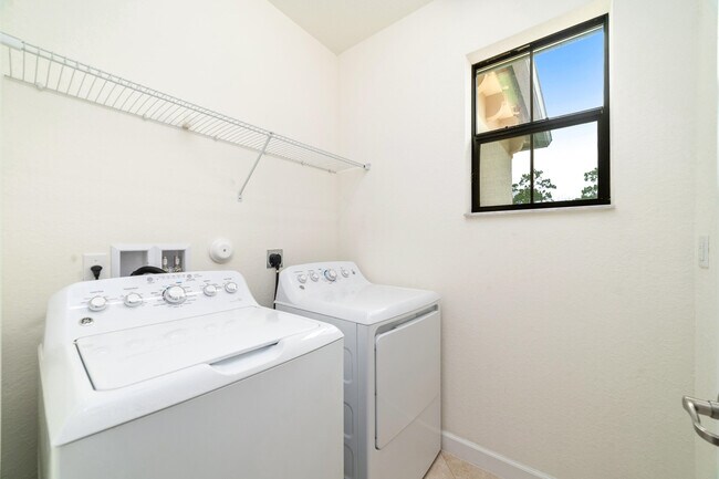 Building Photo - 6001 Night Heron Ct