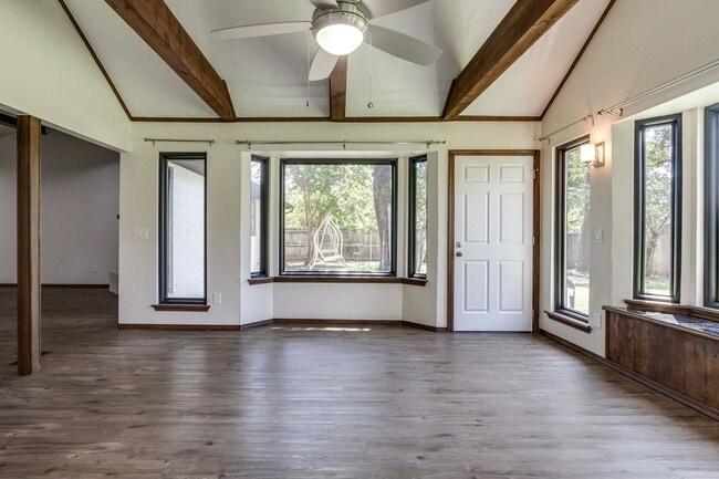 Building Photo - WALK JUST 2 BLOCKS TO EDMOND MEMORIAL – AV...