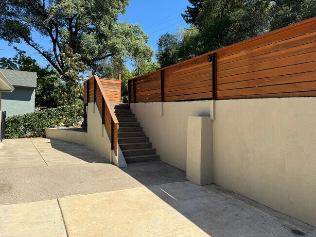 Building Photo - NICE UNIT WITH 2 BED 1 BATH IN GREAT LOCATION IN AUBUN!