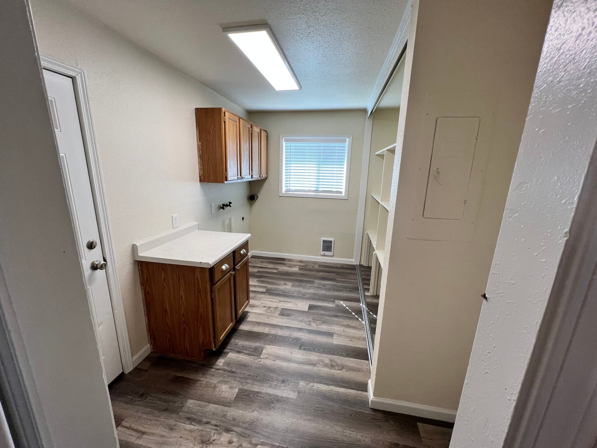 Large laundry/mud room - 1219 Arlington Dr