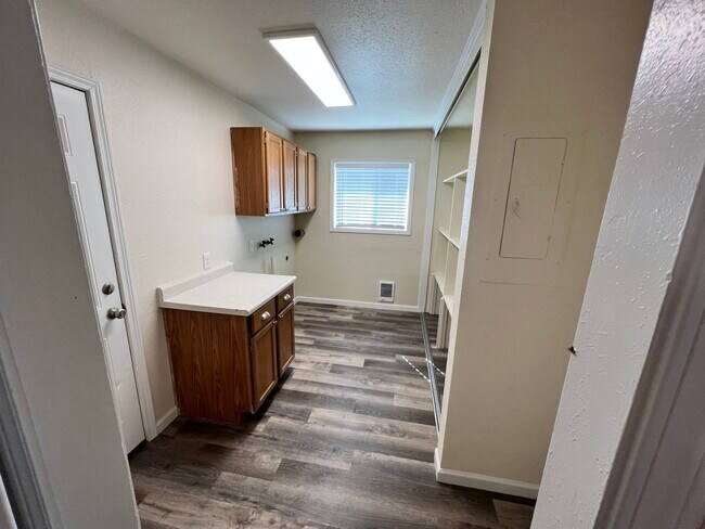 Large laundry/mud room - 1219 Arlington Dr