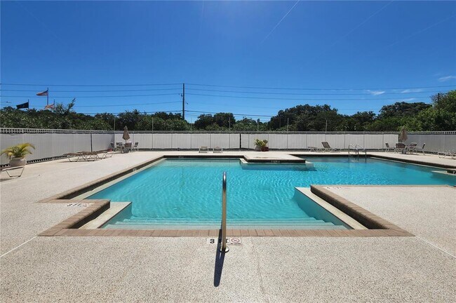 Building Photo - 9100 Dr M.L.K. Jr St N