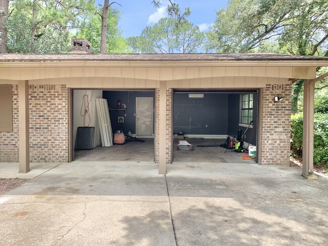 Building Photo - 317 Somerset Dr