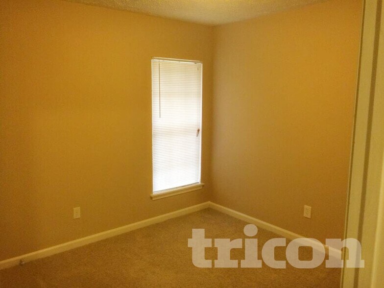 Building Photo - 8437 Glenwoods Dr