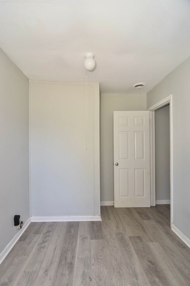 Building Photo - Don't miss this 3-bedroom, 2-bath home that is available now!