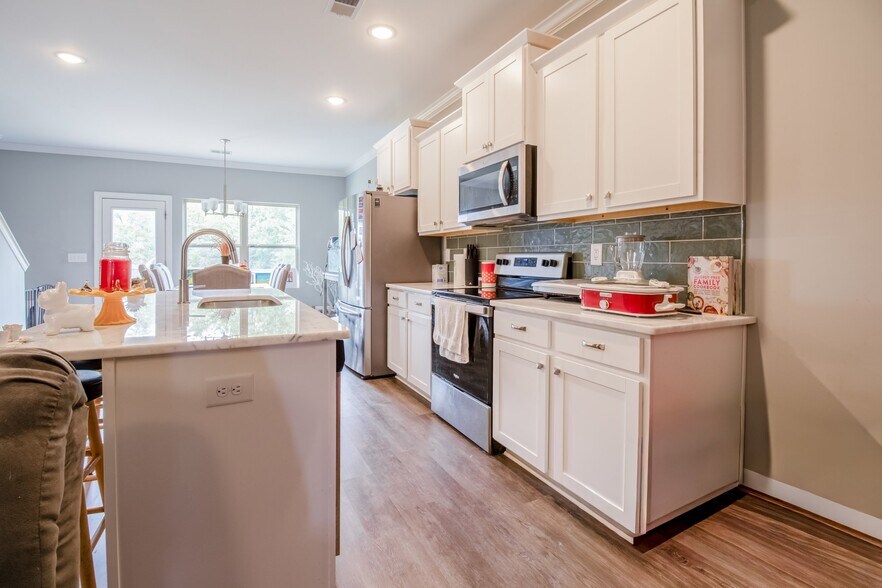 Building Photo - 628 Bella Ct