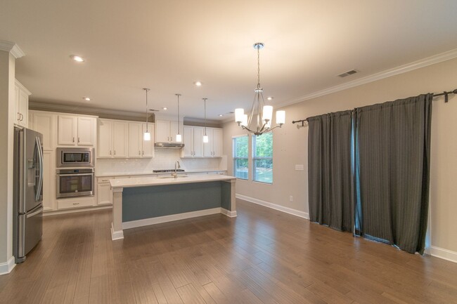 Building Photo - Spacious & Elegant 4 Bedroom Home in Fort ...