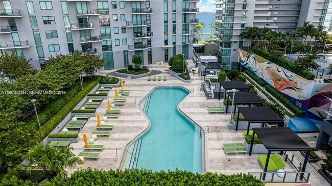 Building Photo - 501 NE 31st St