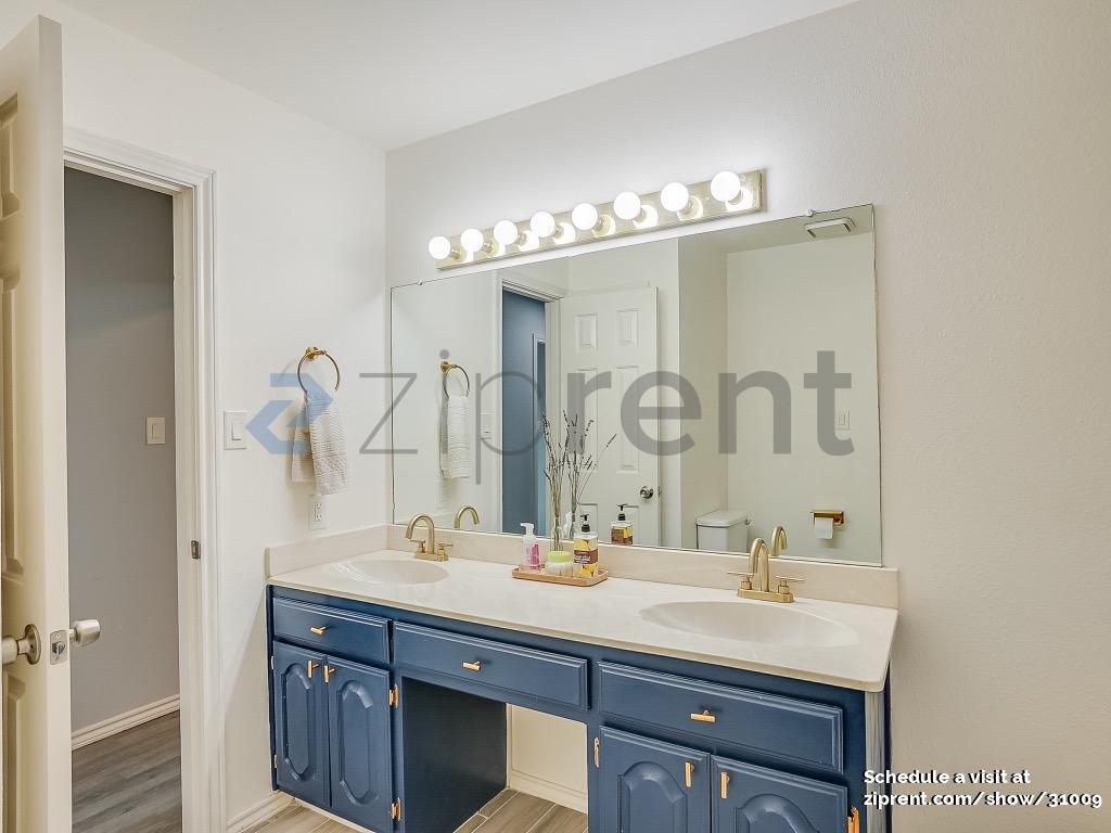 Building Photo - 4211 Meadow Ridge Dr