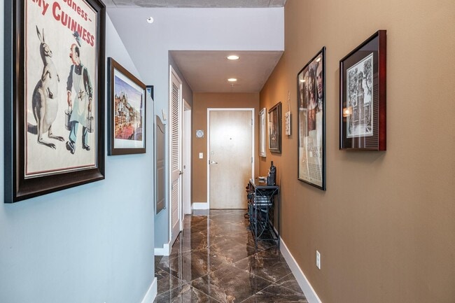 Building Photo - 777 N Ashley Dr