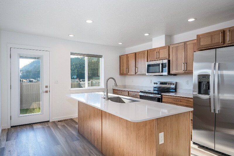 Building Photo - 128 W View Dr