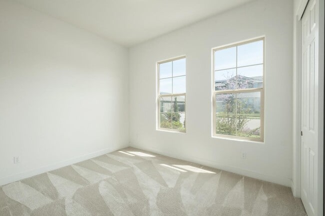 Building Photo - 1257 Rdg Crk Ests Wy