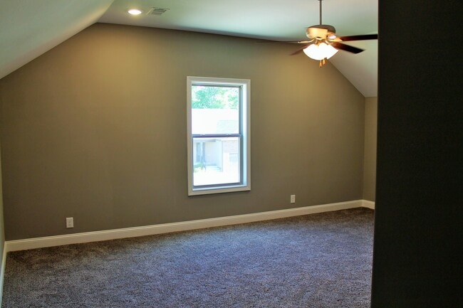 Building Photo - 254 Azalea Dr