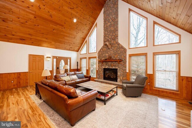 Building Photo - 1212 Acacia Dr