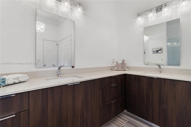 Building Photo - 1046 SW 159th Way