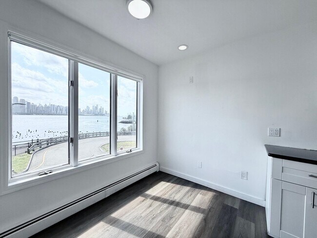 Building Photo - 17A Riverview Cir