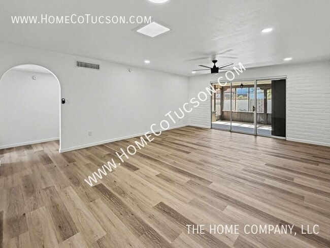 Building Photo - 413 W Pso Solana