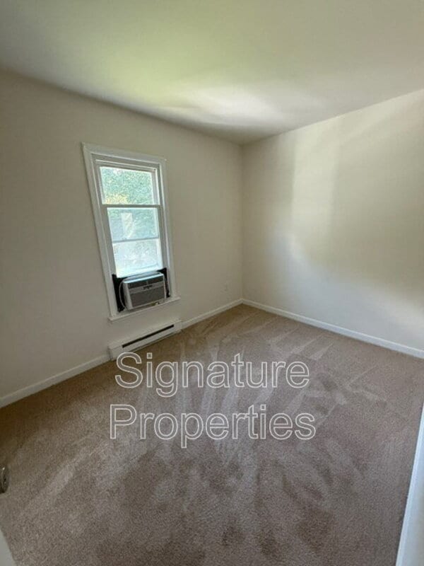 Building Photo - 5054 Glen Tara Dr