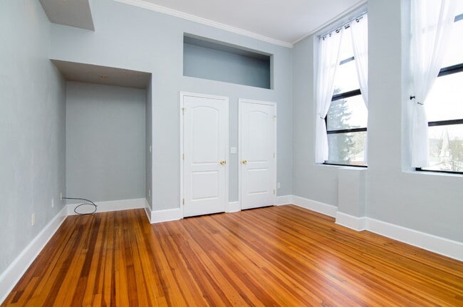 Building Photo - 231 Main St