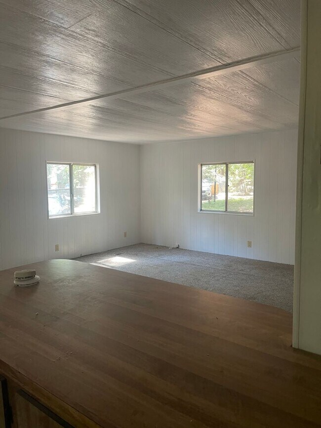 Building Photo - Upper Magalia Cute & clean 2 bed, 2 bath, storage shed, natural landscaping