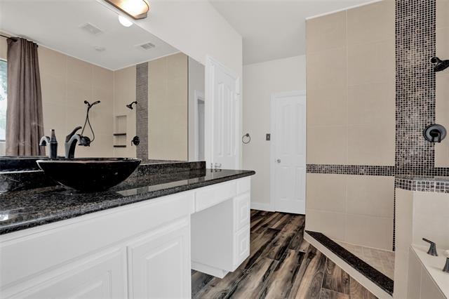 Building Photo - 3404 High Vista Dr