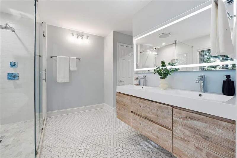 Building Photo - 3655 E Paces Walk