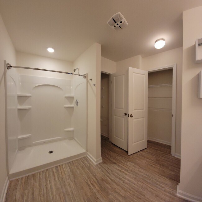 Building Photo - "Modern 3-Bedroom Multiplex with 3 Full Ba...