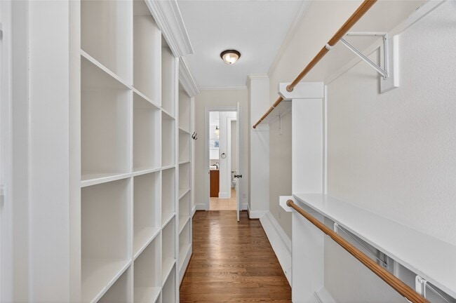 Building Photo - 5305 Lillian St