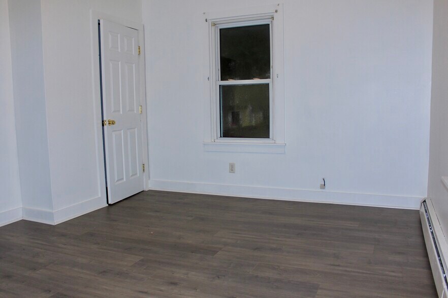 Bedroom - 16 Bowling Ln