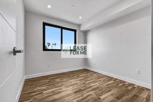 Building Photo - 1538 S Wilton Pl