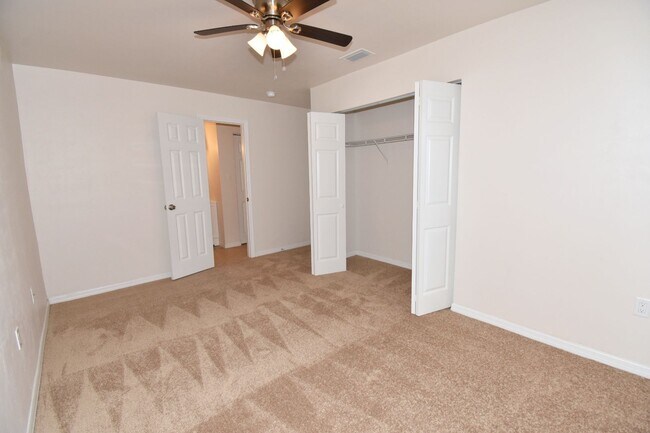 Building Photo - Charming 3/1 House