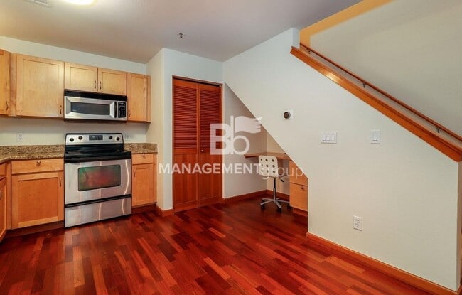 Building Photo - Spacious Riverfront Condo- Beautiful Condo w/River View from Bedroom! Parking Included!