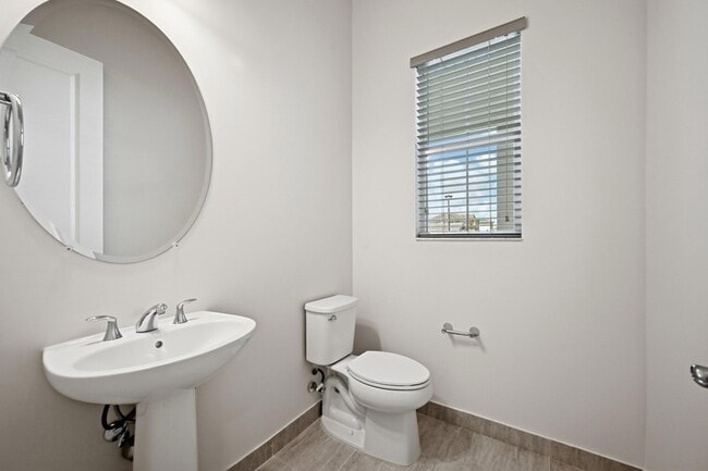 Building Photo - 9334 Crestview Cir