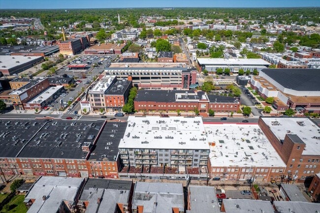 Building Photo - 1333 W Broad St