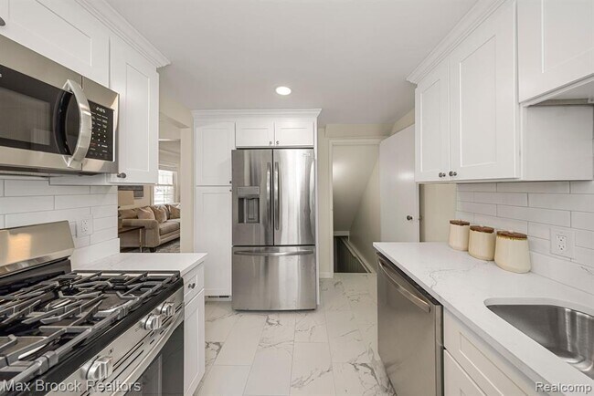 Building Photo - 695 Graefield Ct