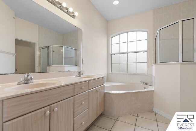 Building Photo - 7 Robin Pl