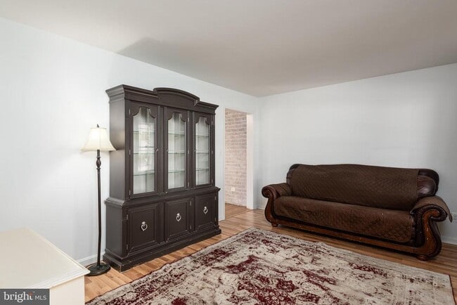 Building Photo - 8460 Colony Cir