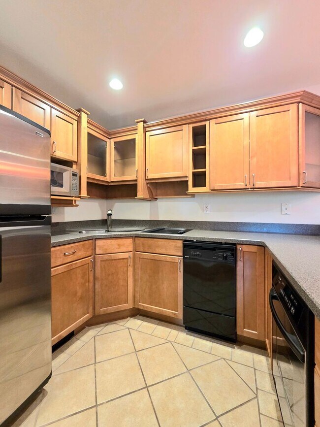 Building Photo - Massive House for Rent on a Cherry Orchard! Rental Options as a 4-bed or as two 2-beds!