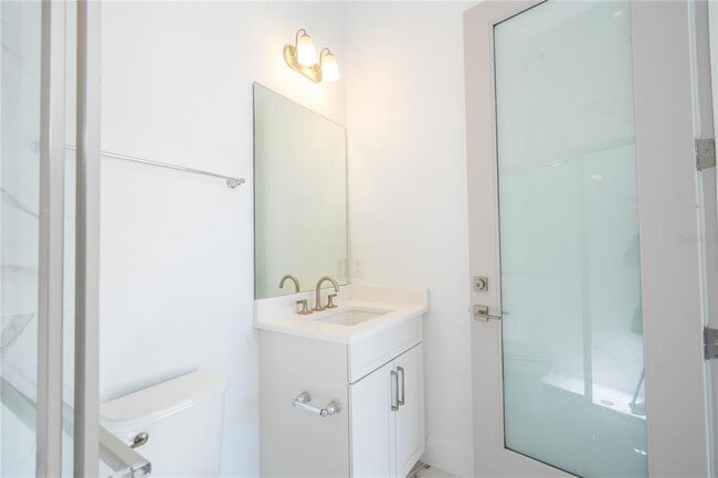 Building Photo - 16044 Pendio Dr